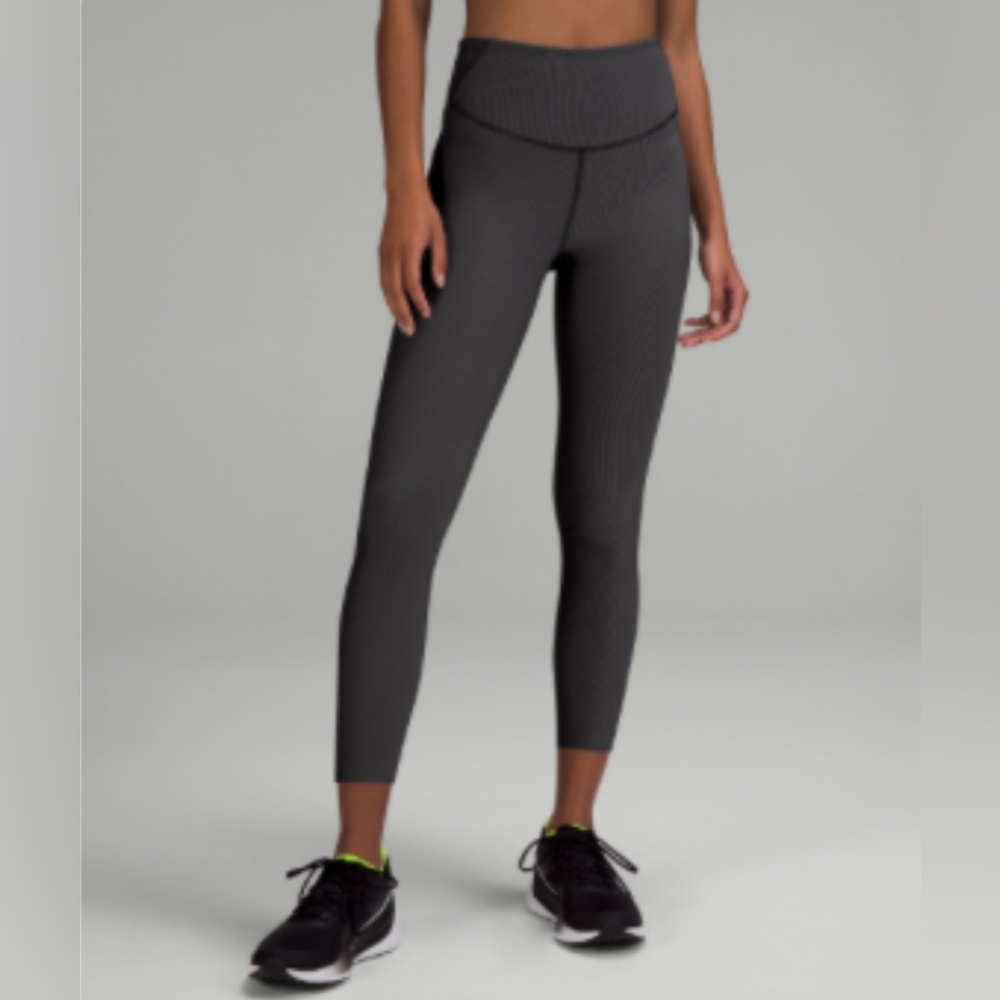 - Lululemon Base Pace HR Tight 25" *Two-Tone leggings